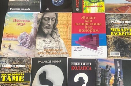 Mladi Milanovca: Prodaja i potpisivanje knjiga Radivoja Minića