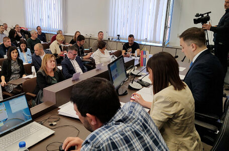 Opozicija i dalje insistira na raspravi o razrešenju Kovačevića