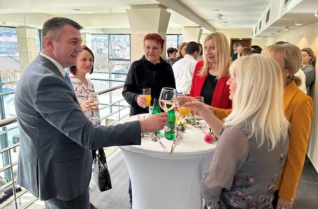 Kabinet predsednika opštine: Srećan Osmi mart, Milanovčanke