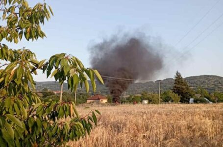 Sumnjivo paljenje otpada – Crni dim i neprijatan miris uz Ibarsku