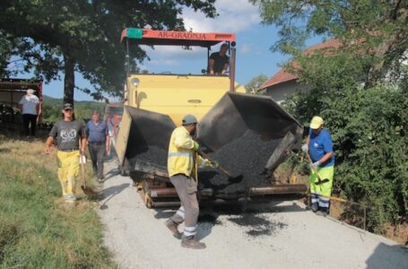 Radovi na asfaltiranju puta u Leušićima i nastavak puta ka groblju u Koštunićima