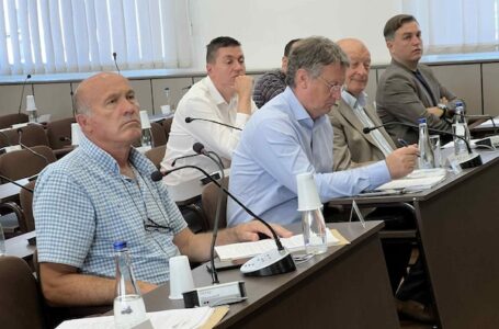 Rasveta, regionalni put i pomoć za udžbenike – Šta je sve odlučeno na sednici Opštinskog veća?