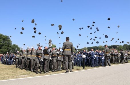 Promovisana nova generacija podoficira Vojske Srbije u Takovu
