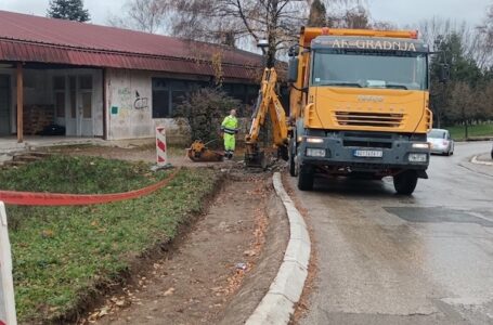 Završeni radovi na putu u zaseoku Čolovići, u toku uređenje trotoara u Ulici Kej kosovskih božura