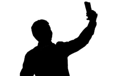 Krovovi nisu mesto za selfije, žurke i bakljade – kome pravila dozvoljavaju da se popne na vrh zgrade