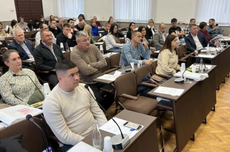 Sutra sednica Skupštine opštine: angažovanje revizora, putevi i planovi za 2026. godinu