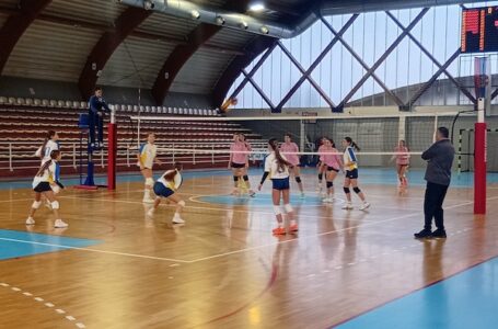 Odbojkaški dan u „Brezi“: Osnovci OŠ „Desanka Maksimović“ i OŠ „Momčilo Nastasijević“ putuju na okružno