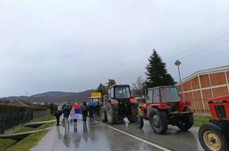 Poljoprivrednici i danas zaustavili saobraćaj u Takovu – Sutra nova blokada, bez uključenja na auto-put