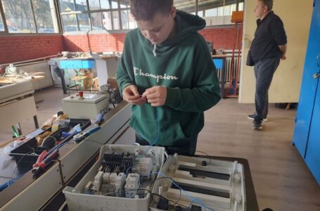 GLASAJMO ZA NAŠE ĐAKE: Tehnička škola u trci za evropsko finale u Pragu – potreban im je naš glas!