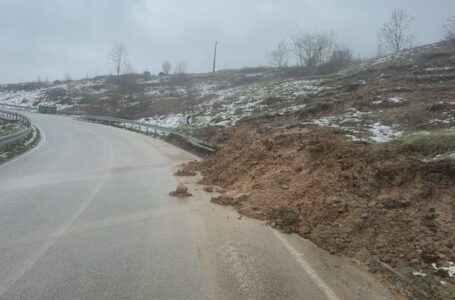Upozorenje iz Vrnčana: Zemlja klizi na kolovoz, bez obeležja i zaštite