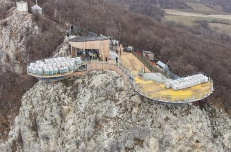 Ispitivanje vidikovca na Kablaru, stručnjaci kažu: Konstrukcija stabilna i pod maksimalnim opterećenjem