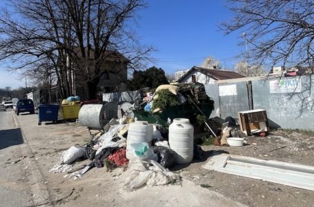 Apel JKP građanima: Otpad ponovo razbacan pored kontejnera uprkos upozorenju