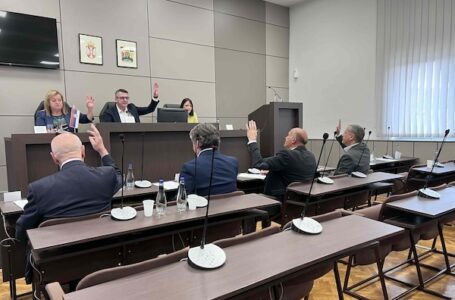 Opštinsko veće: Sredstva za putnu infrastrukturu u 13 mesnih zajednica, odobreni projekti udruženja i informisanja