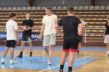 Vlade Jovanović posetio OKK Takovo i održao trening sa mladim košarkašima