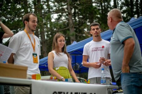 Studenti posetili „Kosidbu na Rajcu“: Razgovarali sa građanima o izborima i podršci