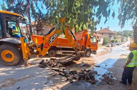 JKP: Zbog nepropisno parkiranog vozila ekipe nisu mogle do ventila: Kvar u Kursulinoj ulici ostavio više ulica bez vode