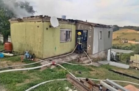 Požar progutao porodičnu kuću u Vrnčanima: Sugrađani pokrenuli akciju pomoći