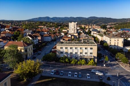 Nova školska godina u Gornjem Milanovcu: 352 prvaka, 1.144 srednjoškolaca i 1.349 dece u vrtićima