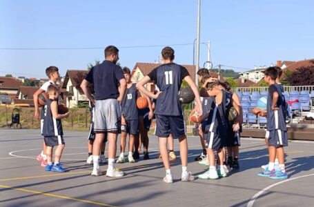 Boris Jovanović organizovao prvi „SummerHoops“, a podršku mladima pružio i gost Vladan Radonjić