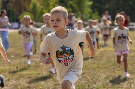 Više od 150 mališana trčalo na drugom Sportić krosu na Brdu mira