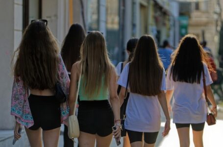 Više od 3.500 maloletnica se porodilo za dve godine: Da li su tinejdžerske trudnoće problem deteta ili ogledalo društva?