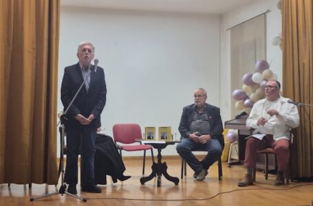 Od „Dečjih novina“ do Leonarda Koena: svet Pece Popovića