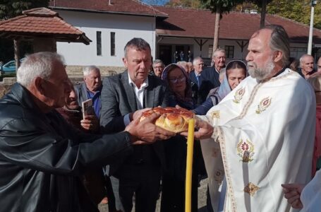 Od svete liturgije do pesme „Tri poljupca hoću ja!“: Slava crkve Svete Petke u Koštunićima